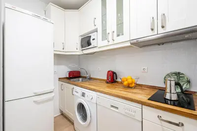 Una cocina o zona de cocina en Homelike Lavapies 2 bedroom