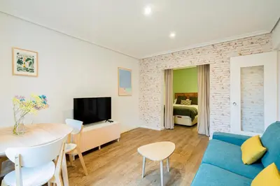 Una televisión o centro de entretenimiento en Homelike Lavapies 2 bedroom