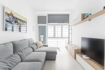 Una televisión o centro de entretenimiento en Moncloa apartment, con parking opcional