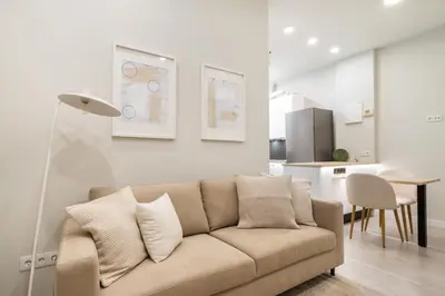 Zona de estar de apartamento reformado en metro IBIZA ALQUILER TEMPORAL