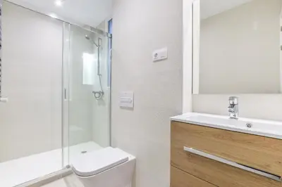 Un baño de apartamento reformado en metro IBIZA ALQUILER TEMPORAL