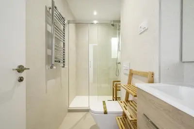 Un baño de apartamento reformado en metro IBIZA ALQUILER TEMPORAL