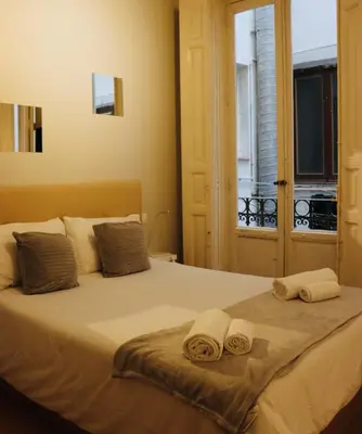 Cama o camas de una habitación en Lovely big House in Gran via - Friends & Families