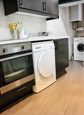 Una cocina o zona de cocina en Lovely big House in Gran via - Friends & Families