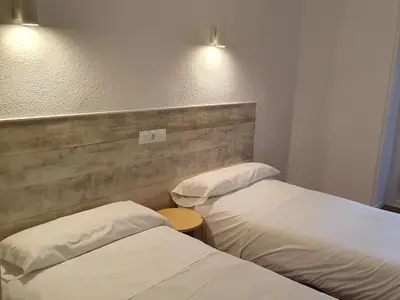 Cama o camas de una habitación en Hostal Ginebra -Madrid Centro Gran Vía Sol-