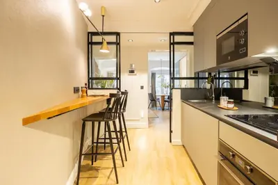 Una cocina o zona de cocina en Edmond Vibes Puerta del Sol Suites