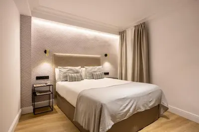 Cama o camas de una habitación en Edmond Vibes Puerta del Sol Suites