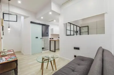 Una cocina o zona de cocina en pequeño apartamento reformado en el centro ALQUILER TEMPORAL