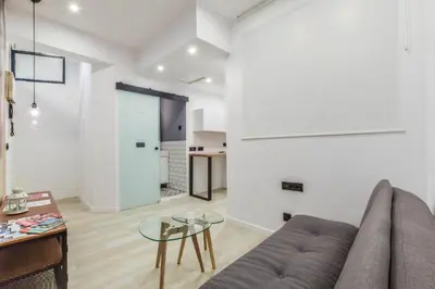 Una cocina o zona de cocina en pequeño apartamento reformado en el centro ALQUILER TEMPORAL