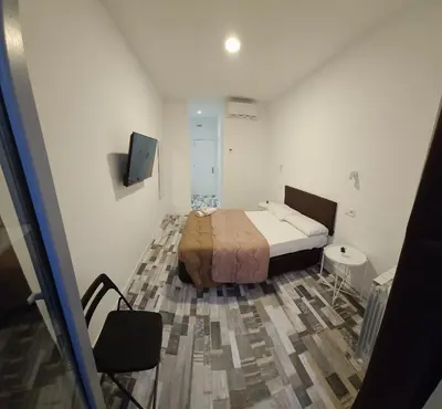 Una televisión o centro de entretenimiento en HOSTAL ANDREA GRANVIA