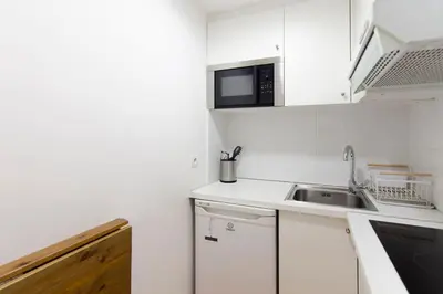 Una cocina o zona de cocina en Beautiful flat a stone's throw from the Retiro-VILL