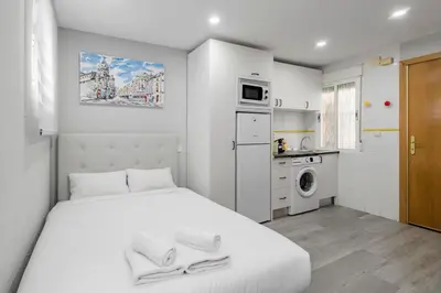 Una cocina o zona de cocina en GuestReady - Cozy studio in Madrid's Heart