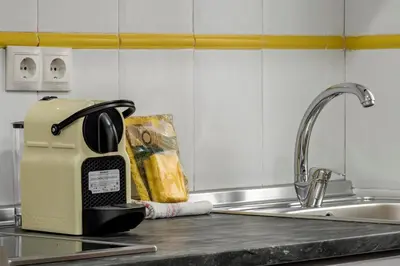 Una cocina o zona de cocina en GuestReady - Cozy studio in Madrid's Heart