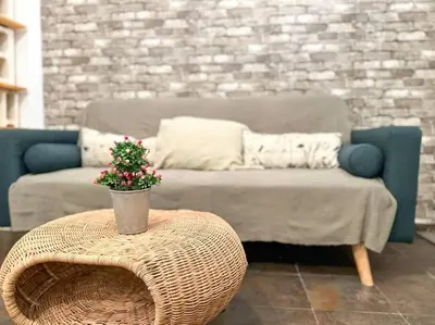Zona de estar de Urbano y acogedor estudio en sótano