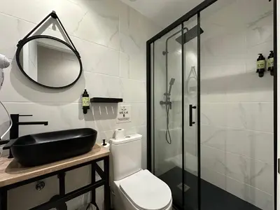 Un baño de CC Opera Suites