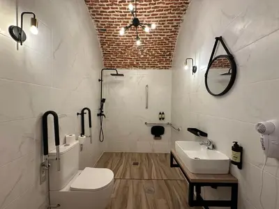 Un baño de CC Opera Suites