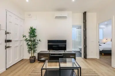 Una televisión o centro de entretenimiento en MyHouseSpain - Glamour y confort cerca del Retiro