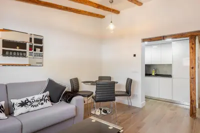 Una cocina o zona de cocina en Modern Duplex - 1 Bedroom 1.5 Bathrooms - Sol
