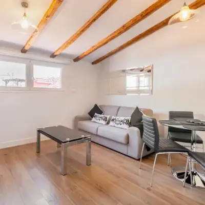 Modern Duplex - 1 Bedroom 1.5 Bathrooms - Sol