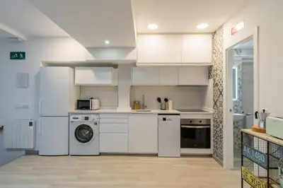 Una cocina o zona de cocina en Bright new and wide- 1Bd 1Bth- Delicias