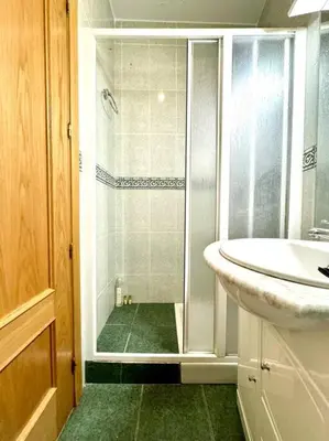 Un baño de Madrid Charm 2BD private flat - CITY CENTER