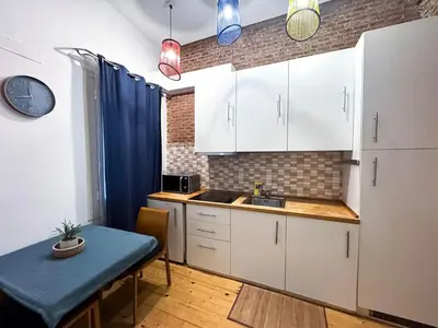 Una cocina o zona de cocina en Madrid Embajadores - Renovado en septiembre de 2025