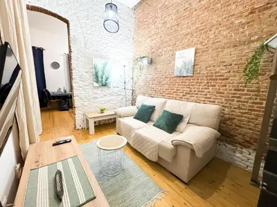 Zona de estar de Madrid Embajadores - Renovado en septiembre de 2025