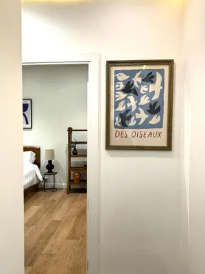 Cama o camas de una habitación en Lujoso Apartamento en Chamberí by beBalmy