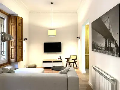 Una televisión o centro de entretenimiento en Lujoso Apartamento en Chamberí by beBalmy