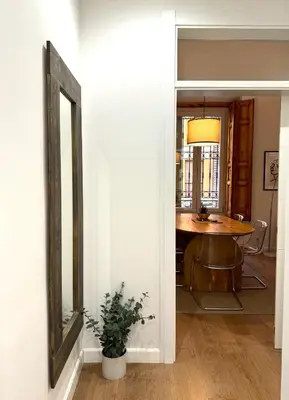 Plano de Lujoso Apartamento en Chamberí by beBalmy