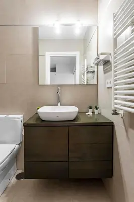 Un baño de Tirso de Molina III - Apartamento de 2 dormitorios
