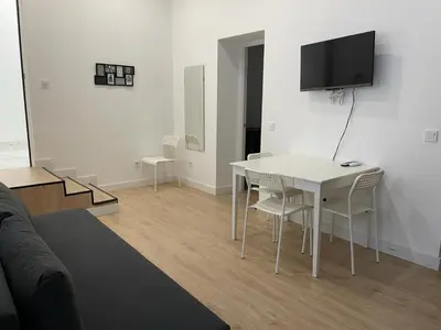Una televisión o centro de entretenimiento en U1 Apartamento bien comunicado Madrid centro
