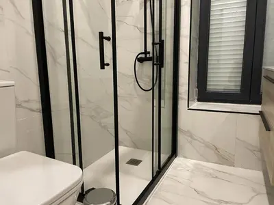 Un baño de U1 Apartamento bien comunicado Madrid centro