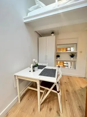 Una cocina o zona de cocina en Acogedor Estudio Cervantes Temporal