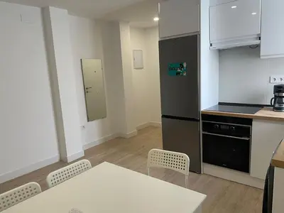 Una cocina o zona de cocina en U6 Cómodo bien localizado cerca de Metro