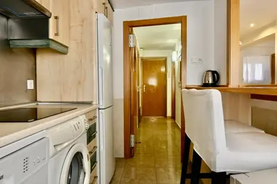 Una cocina o zona de cocina en For You Rentals CÓMODO DEPARTAMENTO TEMPORAL DE DOS DOMITORIOS CERCA A PLAZA ELIPTICA MCU149