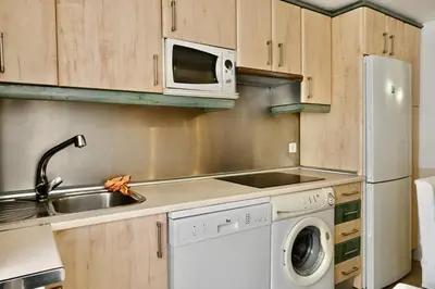 Una cocina o zona de cocina en For You Rentals CÓMODO DEPARTAMENTO TEMPORAL DE DOS DOMITORIOS CERCA A PLAZA ELIPTICA MCU149