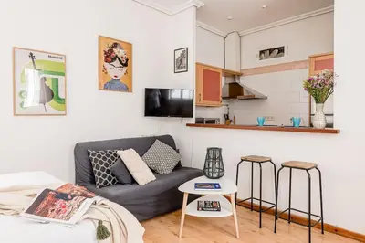 Una televisión o centro de entretenimiento en Cozy studio in Lavapies-Torr