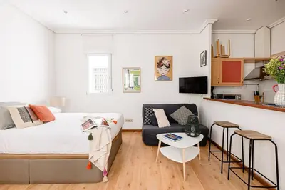 Una televisión o centro de entretenimiento en Cozy studio in Lavapies-Torr