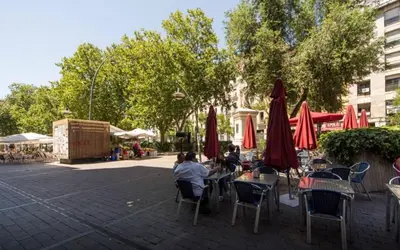 Un restaurante o sitio para comer en BookinMadrid - Puerta del Sol