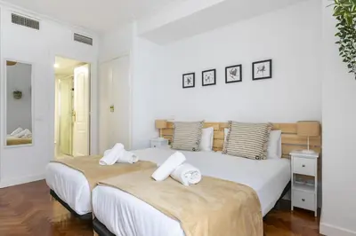 Cama o camas de una habitación en Piso luminoso con balcones frente Parque Retiro