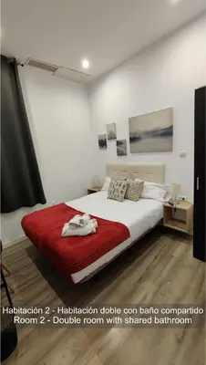 Cama o camas de una habitación en Chueca Rooms Madrid