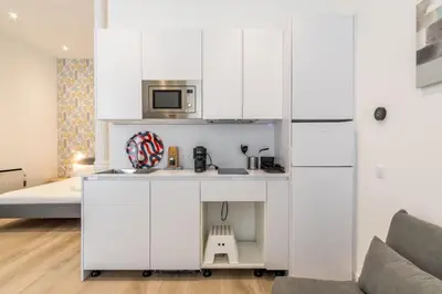 Una cocina o zona de cocina en 2 bedrooms 2 bathrooms- Modern and Bright- Center