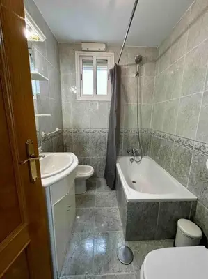 Un baño de MyHouseSpain - Fantastico piso en Calle Fuencarral
