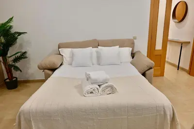 Cama o camas de una habitación en For You Rentals Acogedor Apartamento TEMPORAL de 1 Dormitorio y Salón, a Pasos de Gran Vía DIN133D