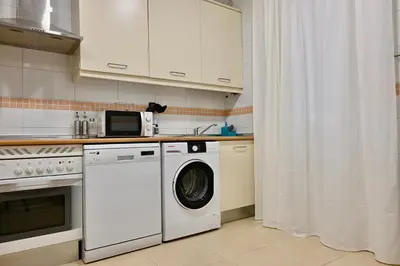 Una cocina o zona de cocina en For You Rentals Acogedor Apartamento TEMPORAL de 1 Dormitorio y Salón, a Pasos de Gran Vía DIN133D