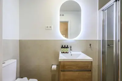 Un baño de Amazinn Stay Madrid Callao, Mid Term