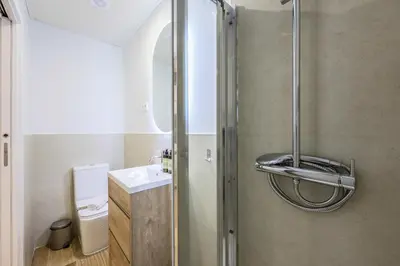 Un baño de Amazinn Stay Madrid Callao, Mid Term