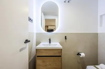 Un baño de Estudio funcional Plaza del Callao, Mid Term