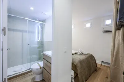 Un baño de Apartamento doble centro Madrid